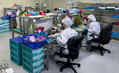 숙련된 전문 인력들이 전수검사 및 포장 이미지